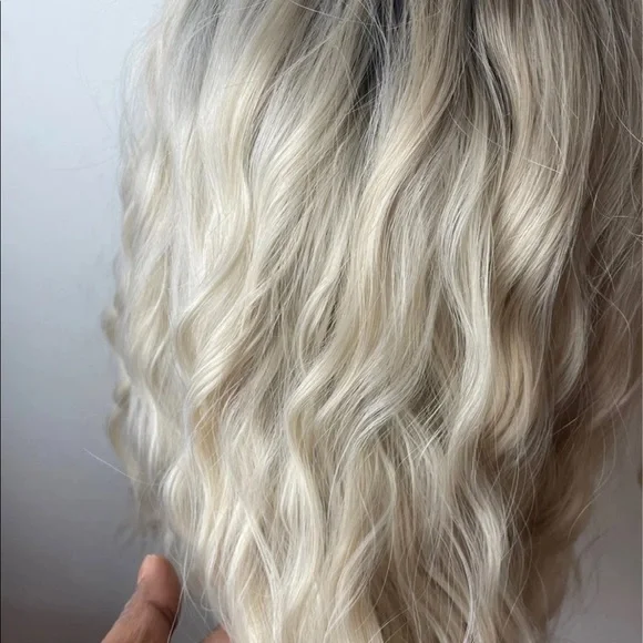 💫 18” PLATINUM BLONDE BROWN ROOTS WAVY LACE FRONT WIG * NEW*